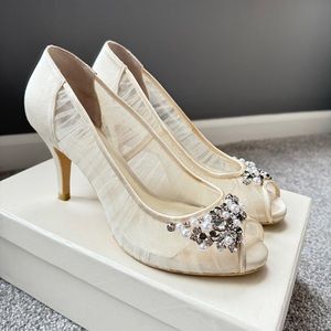 Menbur Kashia Mesh Peep Toe Bridal Pump in Ivory